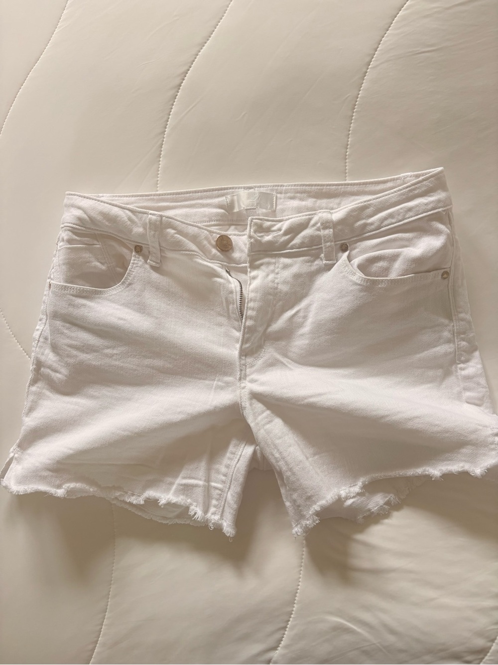 1822 Denim White Cutoff Jean Shorts with Frayed Hem